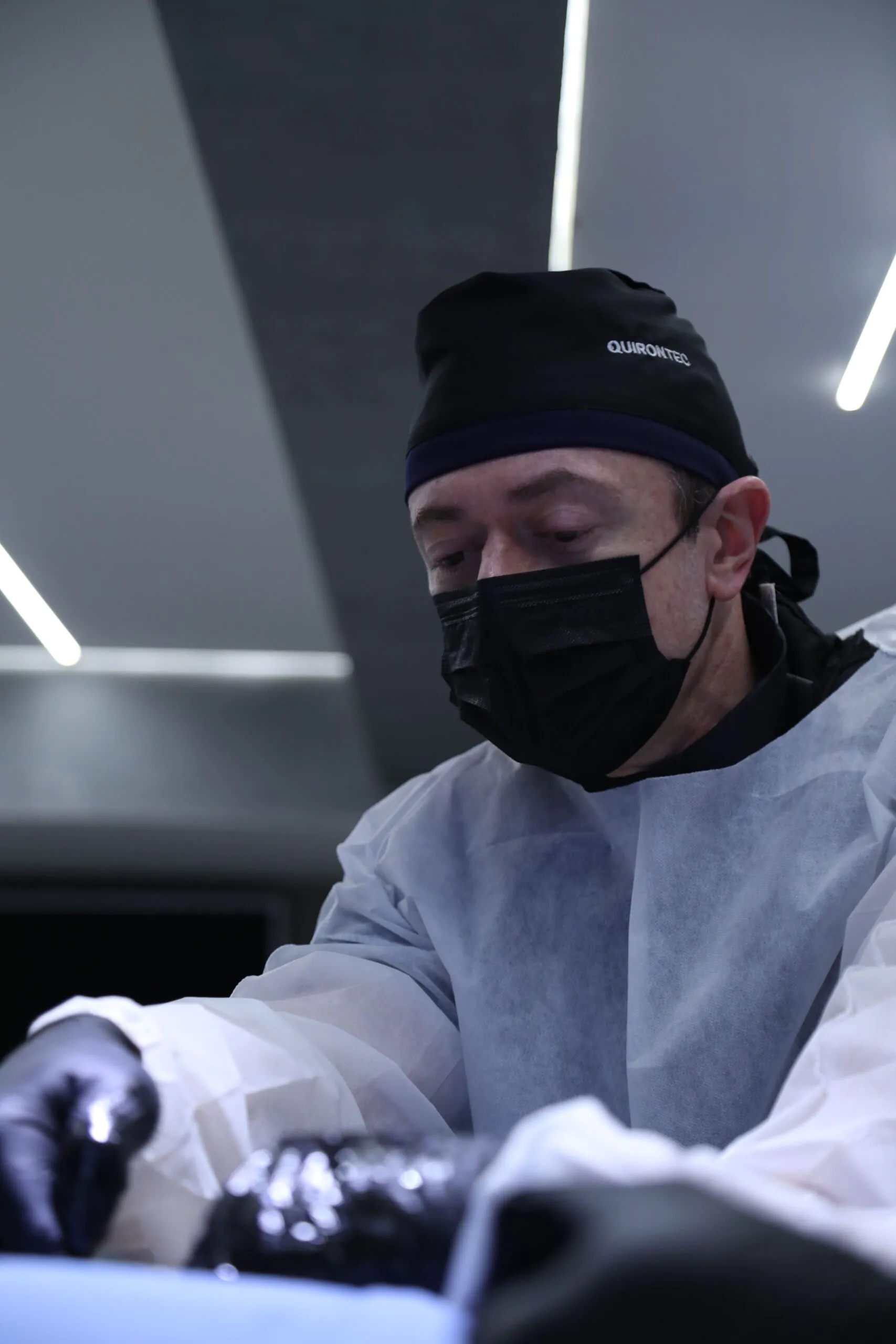 Prática em cadáver fresco — Centro de Treinamento Quirontec